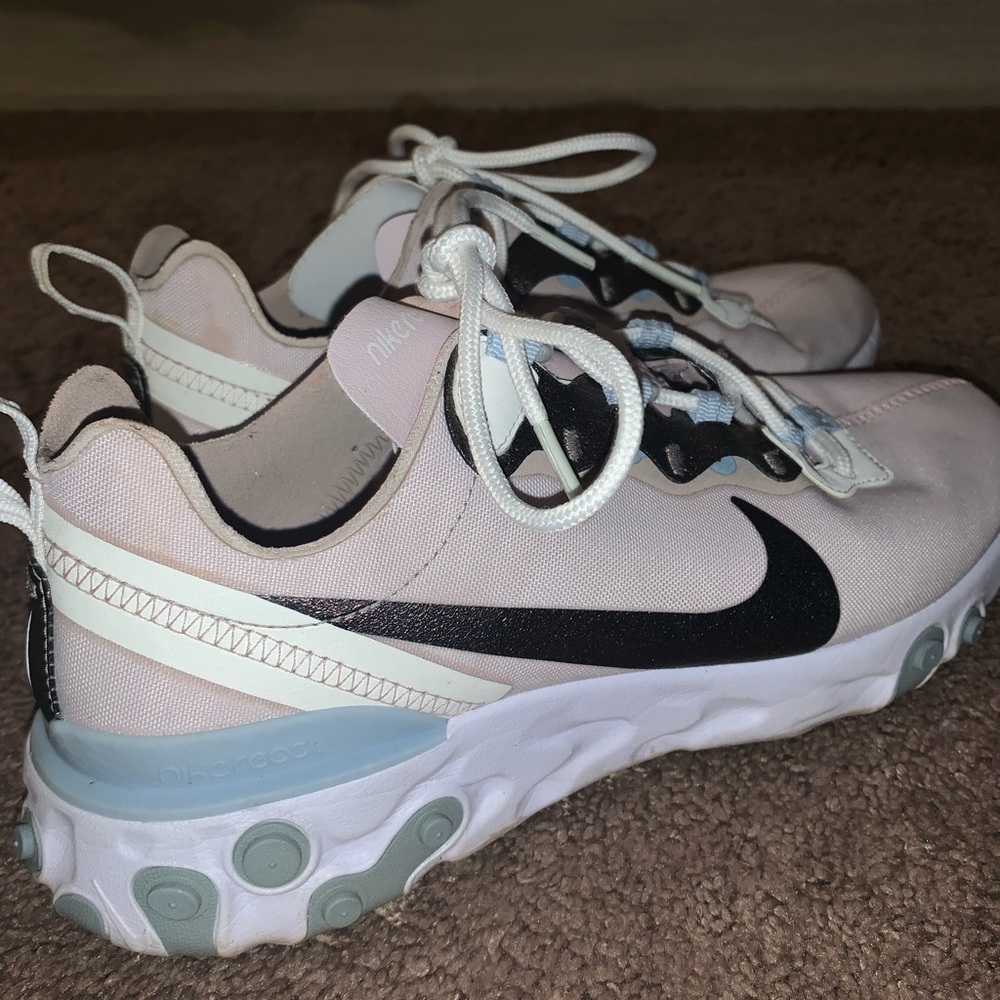 Nike React Element 55 pink metallic. Size US 9.